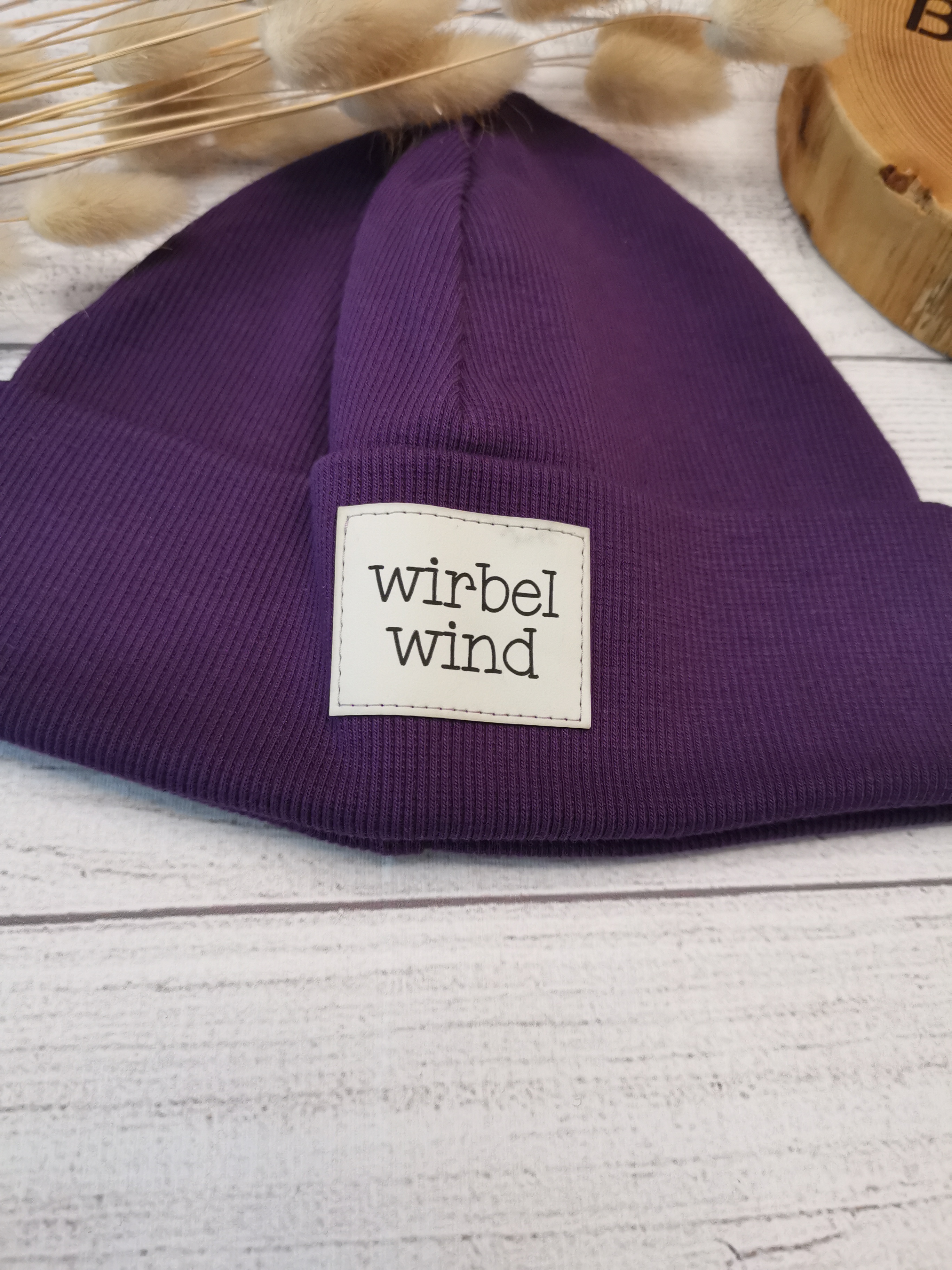  Beanie mit Label - violett/Wirbelwind - Gr 4 (KU 46-49 cm) 